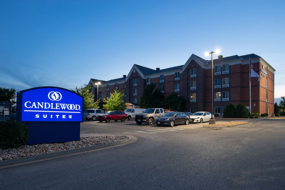 CANDLEWOOD SUITES OLATHE 8/56