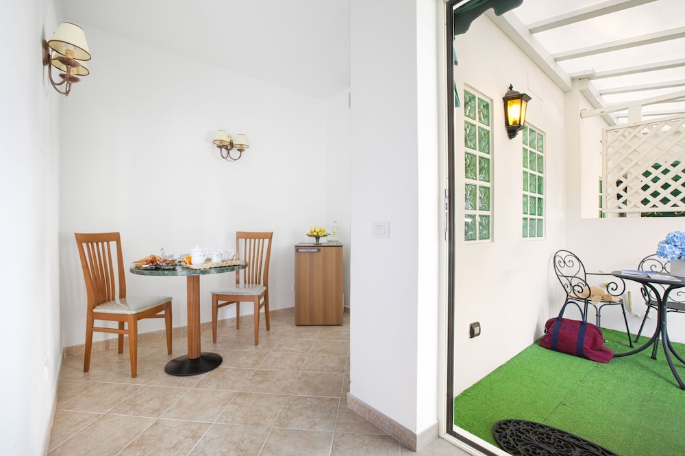 Relais 2 Pini Capri 24/38