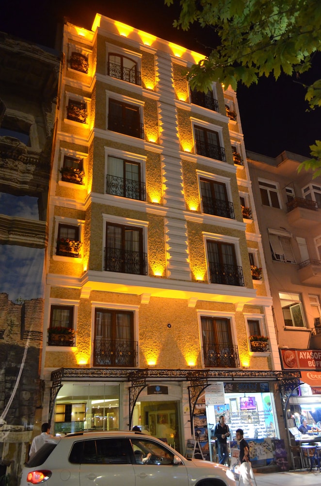 THE ISTANBUL HOTEL 2/50