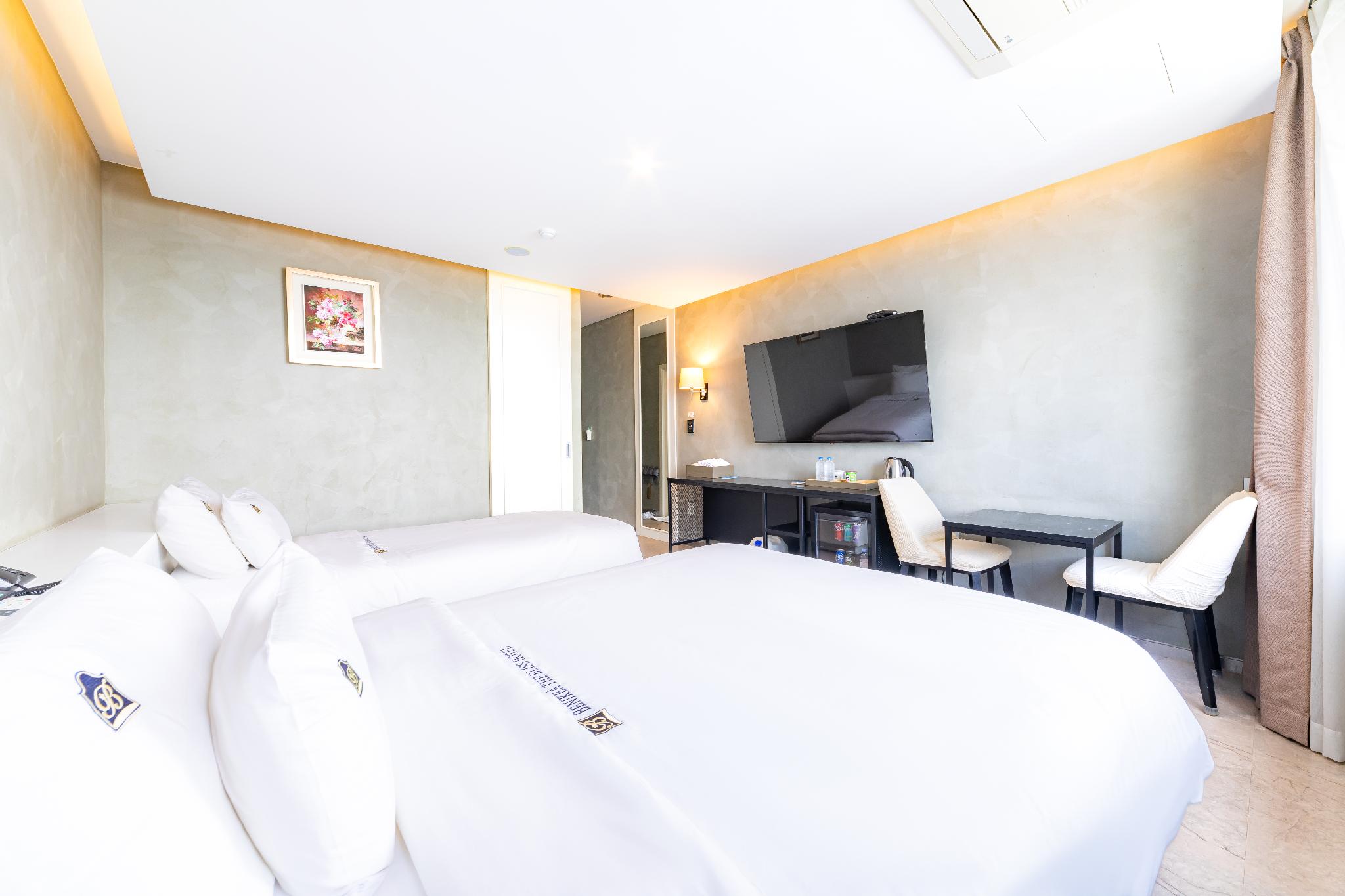 غرفة قياسية بسريرين منفصلين وسرير مزدوج وسرير فردي، Benikea The Bliss Hotel 2/2