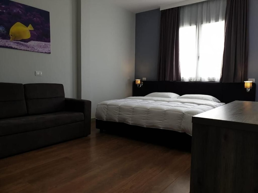 PERANDOR BEACH HOTEL 35/64