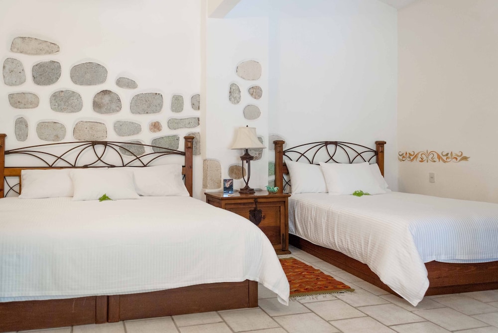 Hotel Boutique Casa los Cantaros 12/50