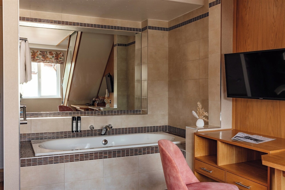 جناح جونيور بسرير كينج، The Fairlawns Hotel And Spa 5/6