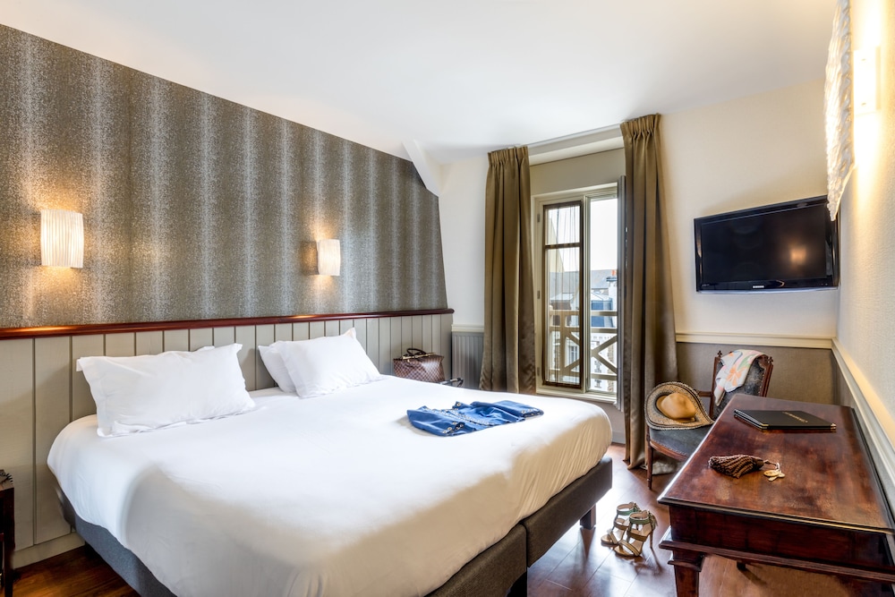 ROOM, TRIPLE, CITY VIEW