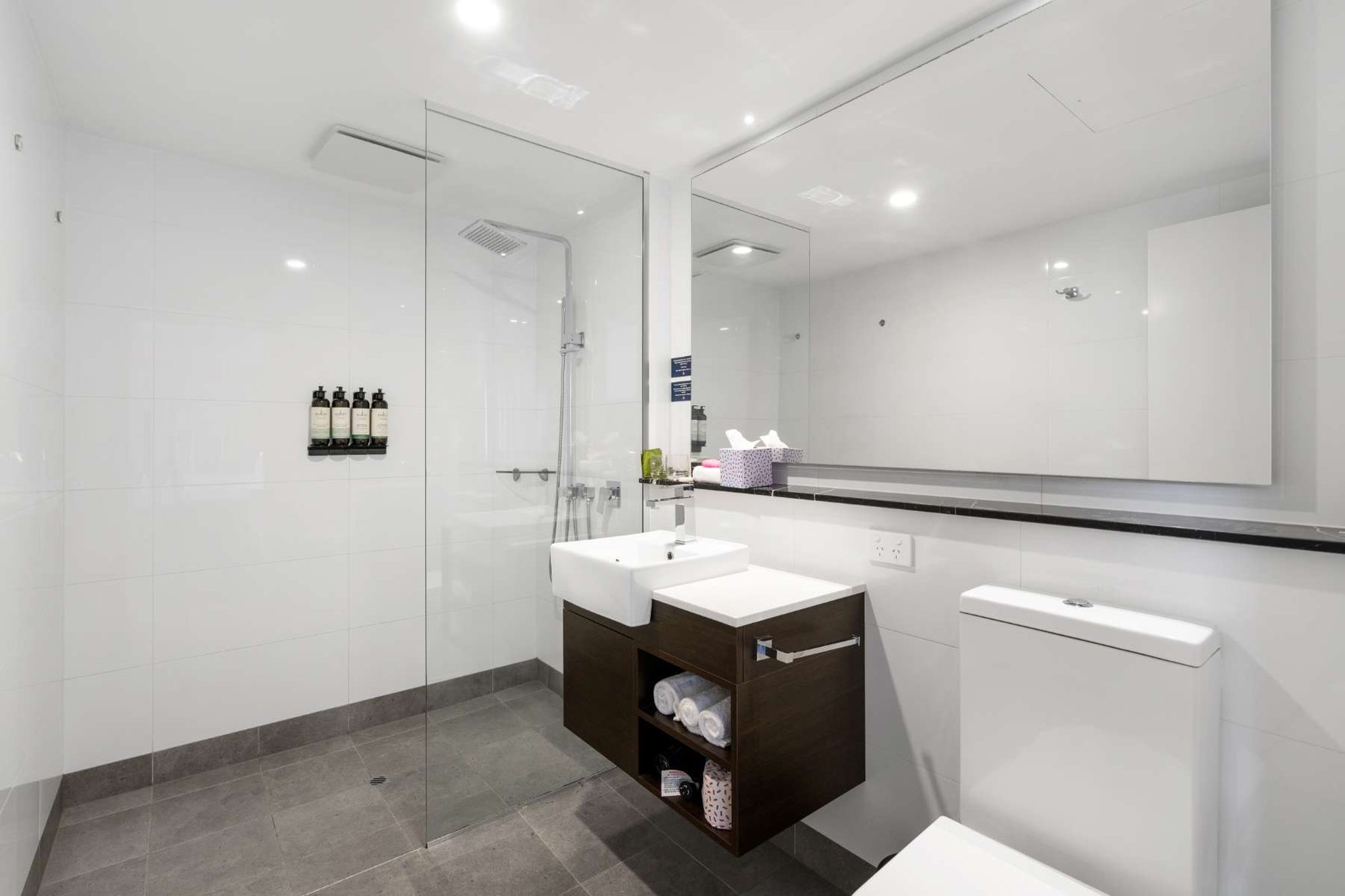 The Gerald Apartment Hotel 48/50