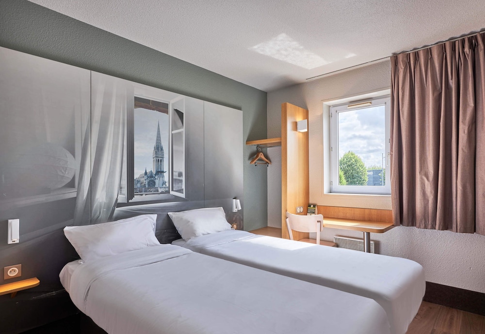 ROOM, TWIN BEDS