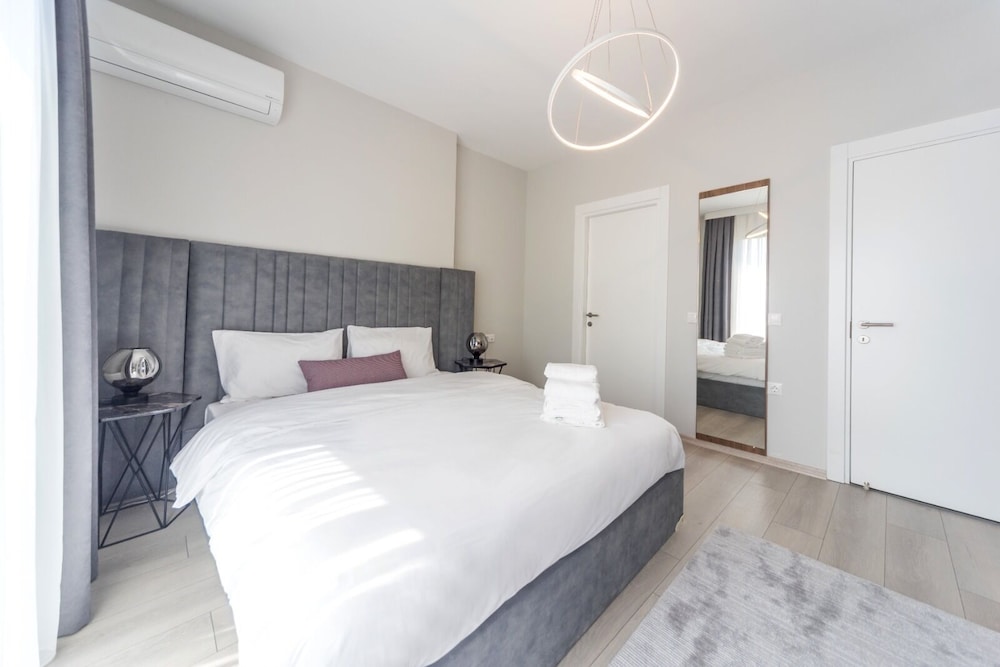 Green Hills Suites 19/60