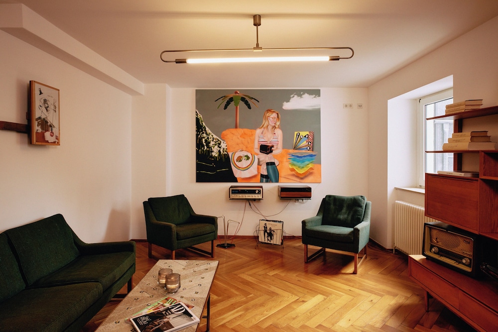 18Arts Hotel 42/49