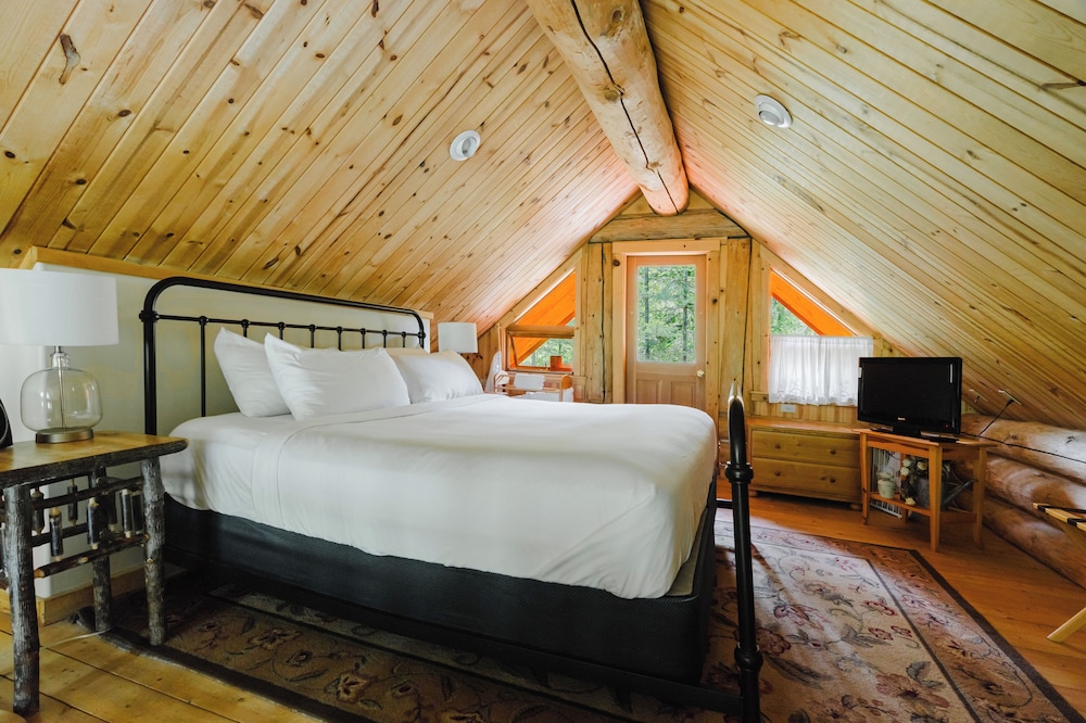 Hawthorn, Cabin, King Bed