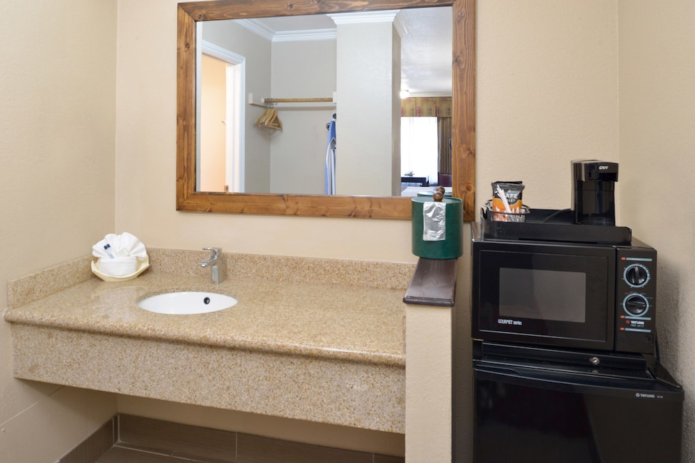Pacific Shores Inn 29/56