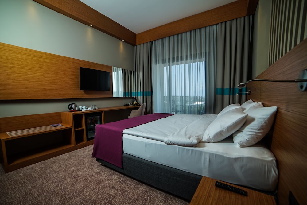 Deluxe, Sea View