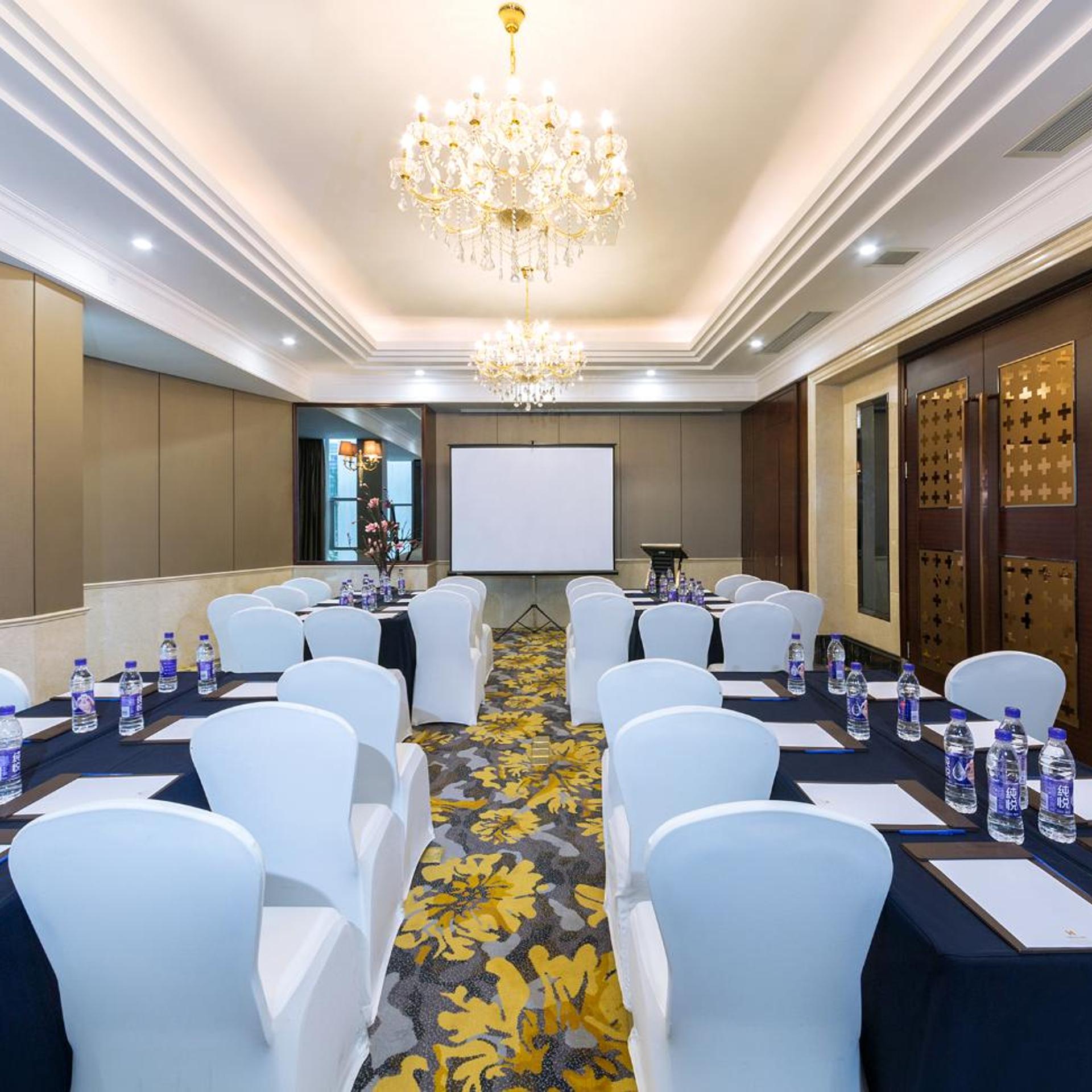 Chengdu Dading Century Hotel 44/55