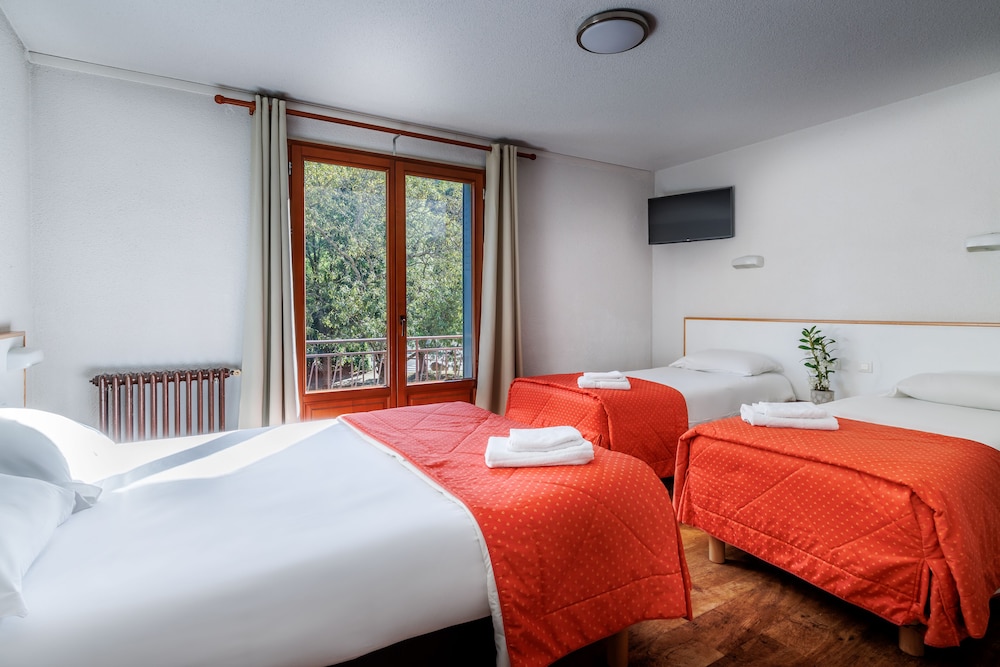 ROOM, QUADRUPLE