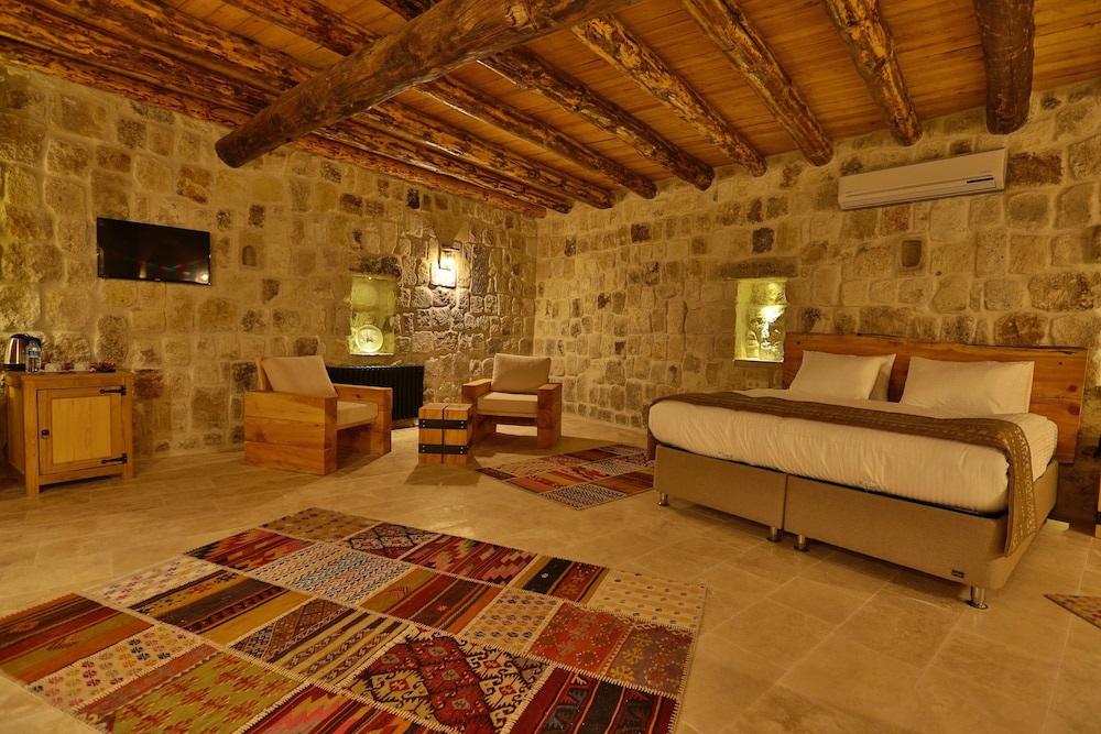 Acropolis Cave Suites 28/50