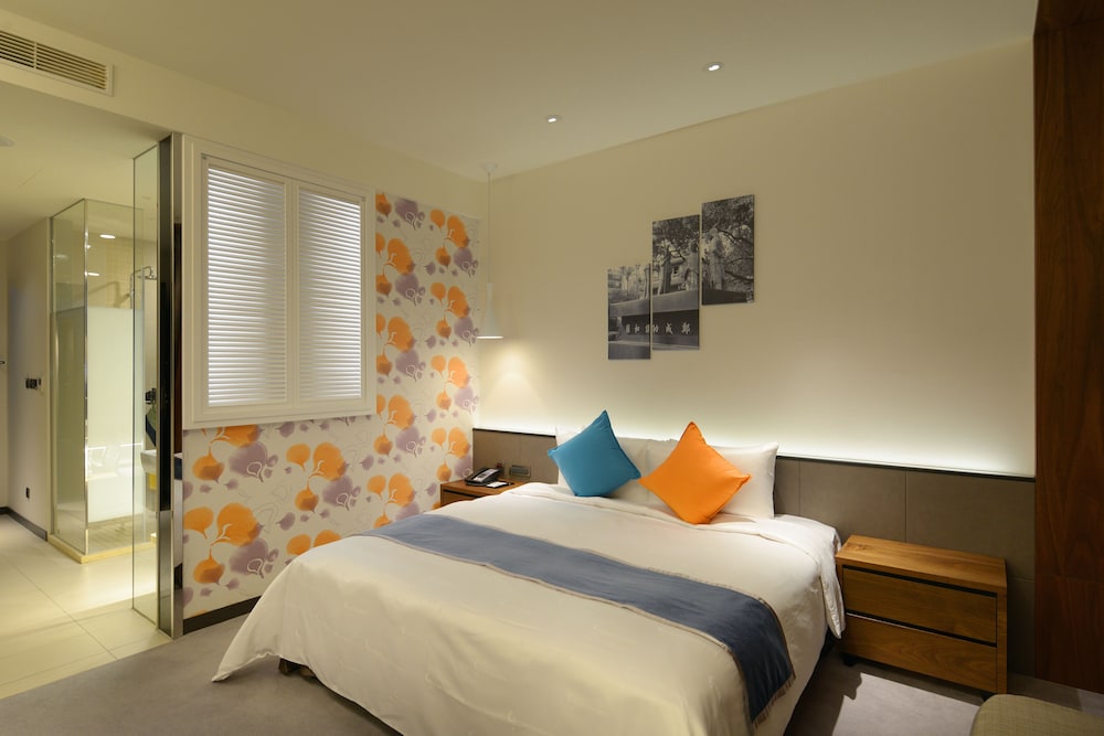 Deluxe, Queen Bed, with Child Extra Bed