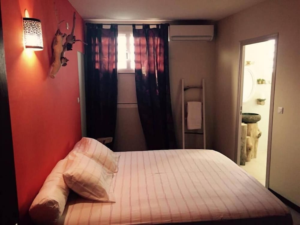 Tante Arlette Hotel 8/49