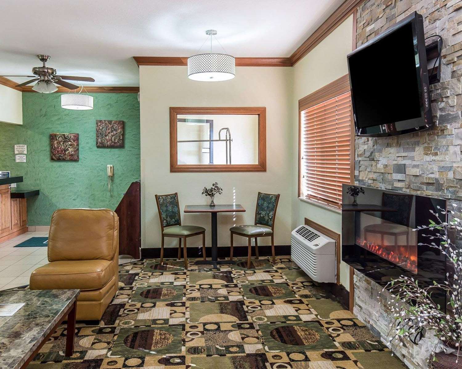 Quality Inn at Collins Road - Cedar Rapids 18/31