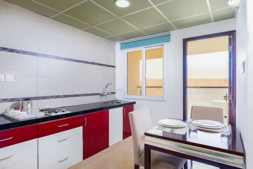 Muscat Dunes Hotel 43/44