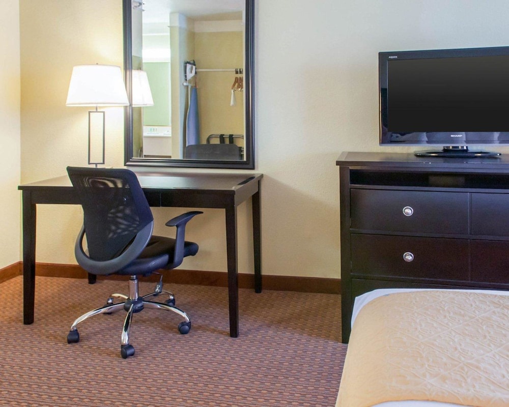 Quality Inn and Suites Gallup I-40 Exit 20 30/32