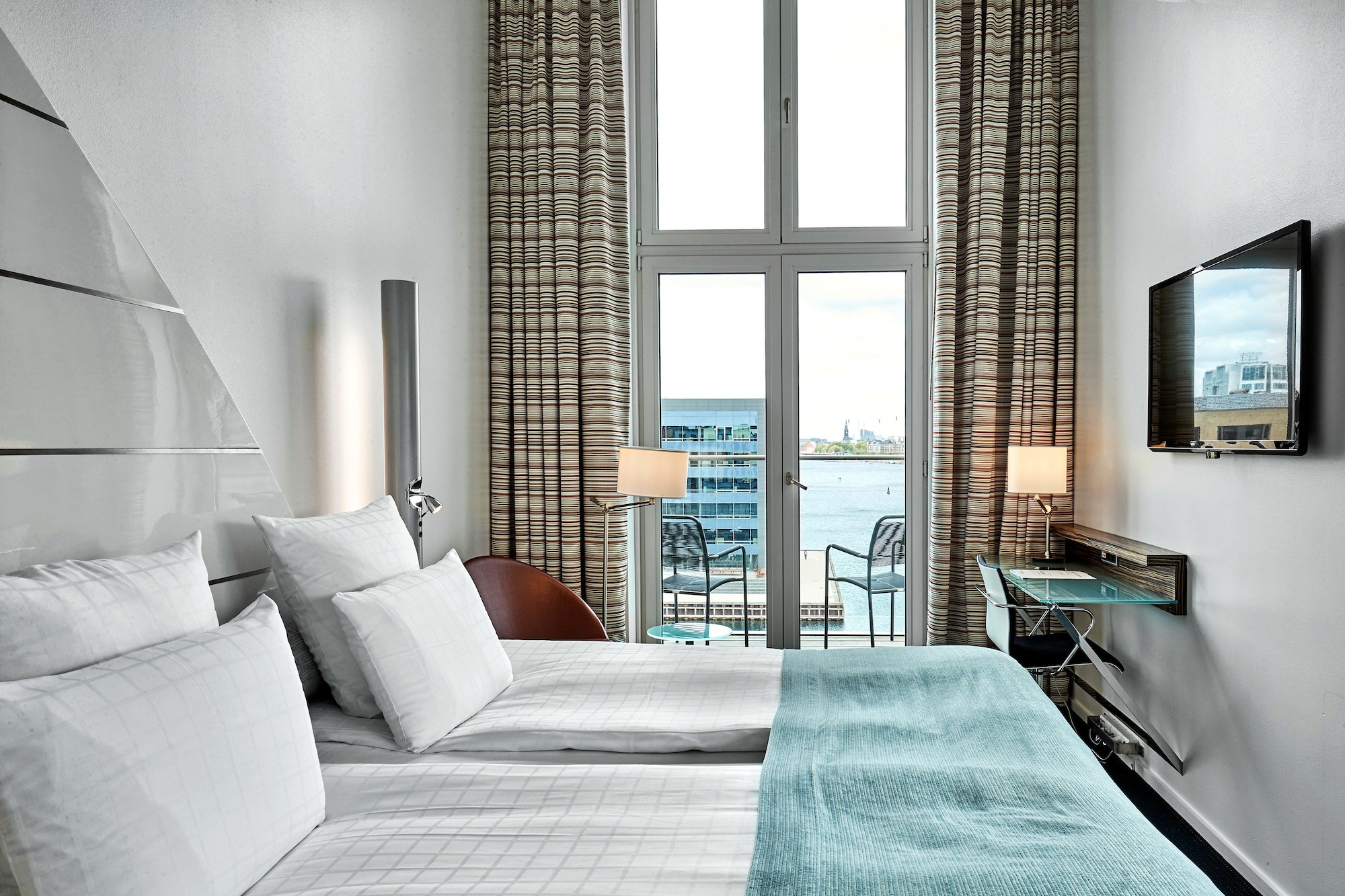 EXECUTIVE, DOUBLE BED