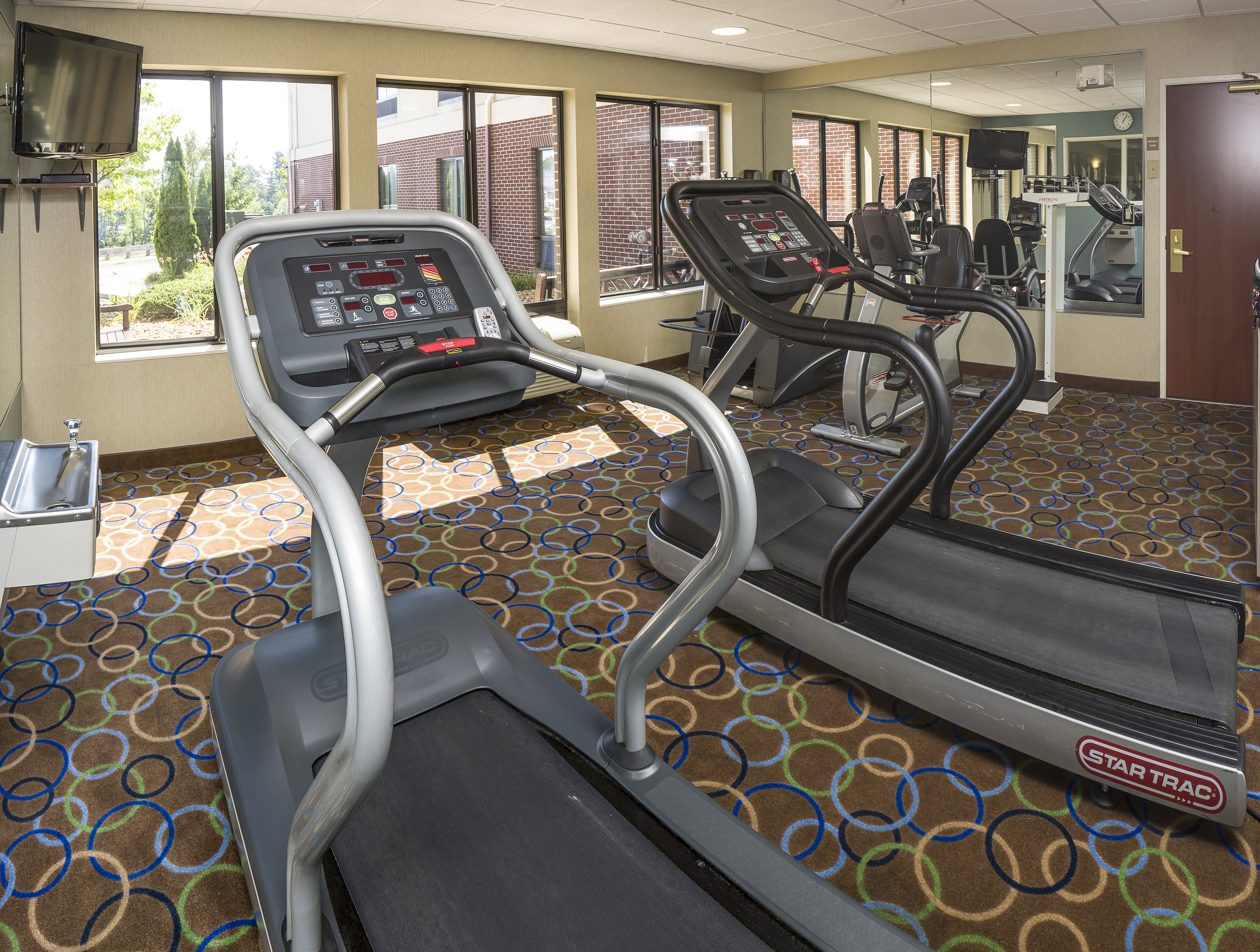 Holiday Inn Express Hotel And Suites Manchester Airport 48/72