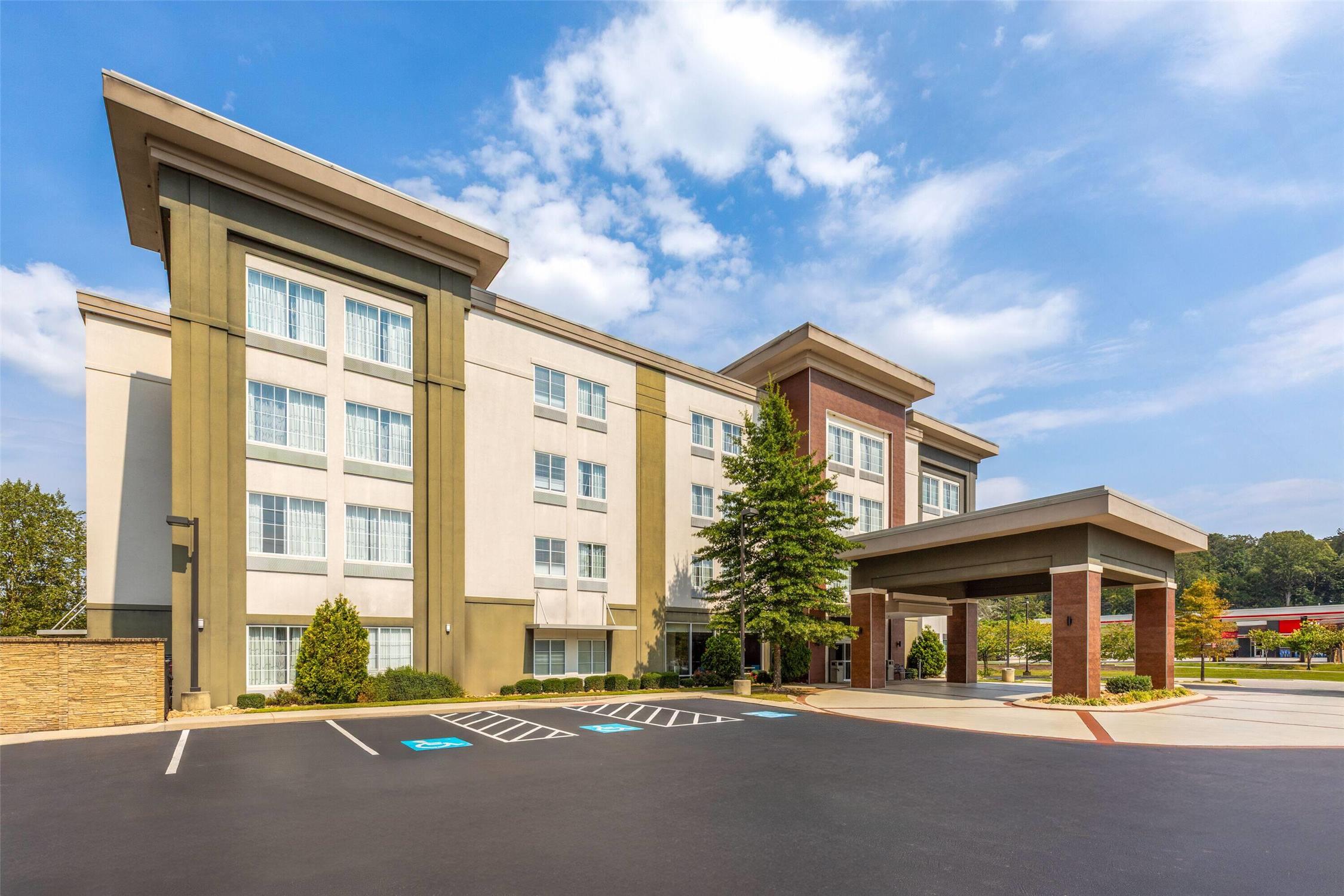 La Quinta Inn & Suites by Wyndham Chattanooga - Lookout Mtn 37/41