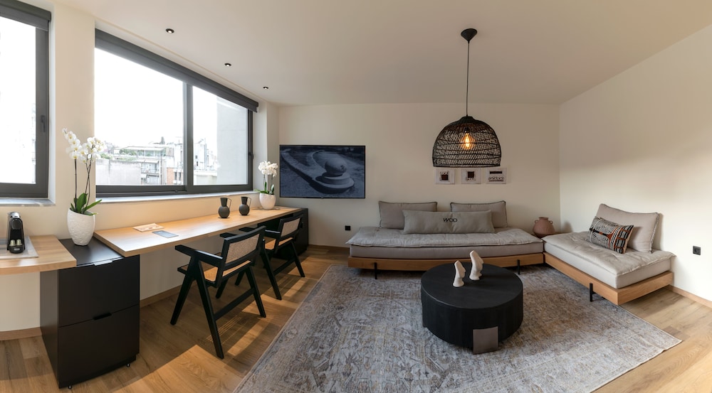 Woo Suites 44/62