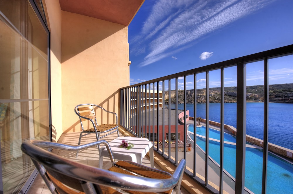 PARADISE BAY RESORT 52/80