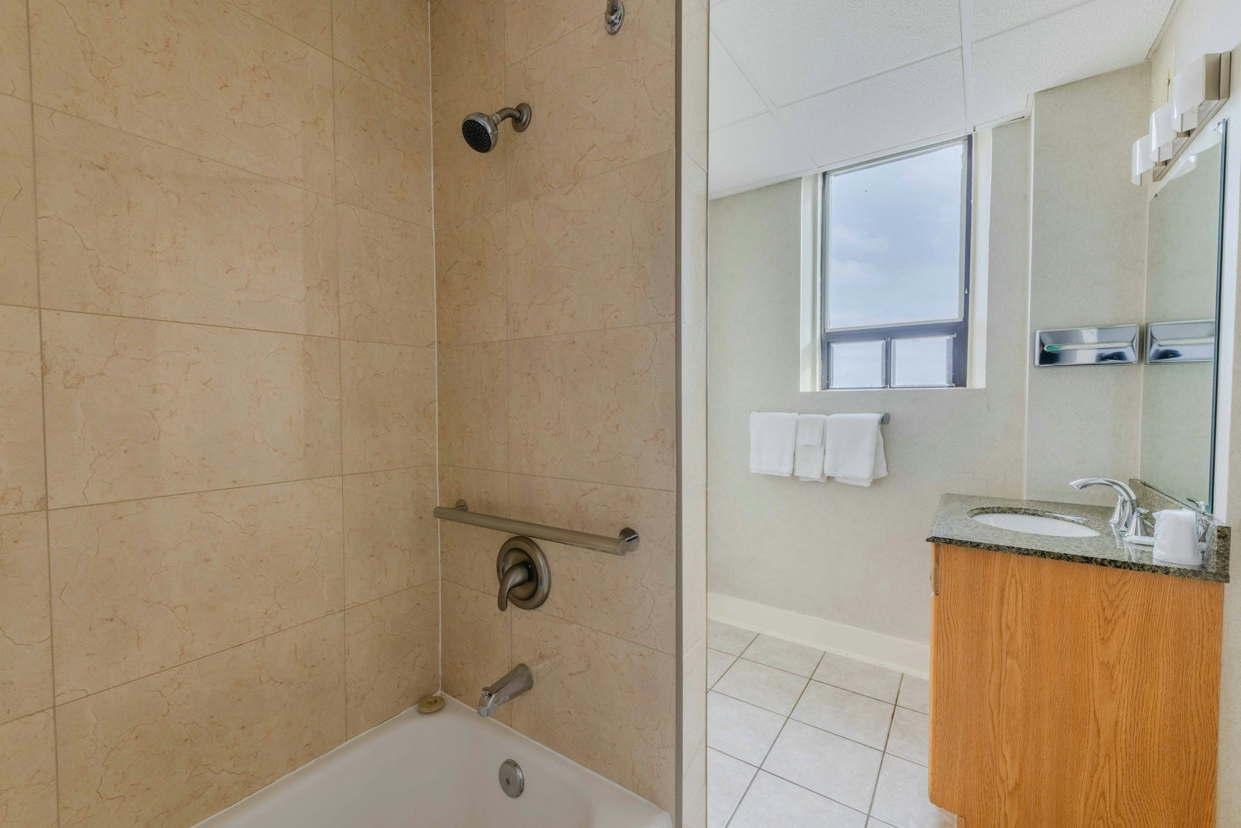 Prince Arthur Waterfront Hotel & Suites 43/43