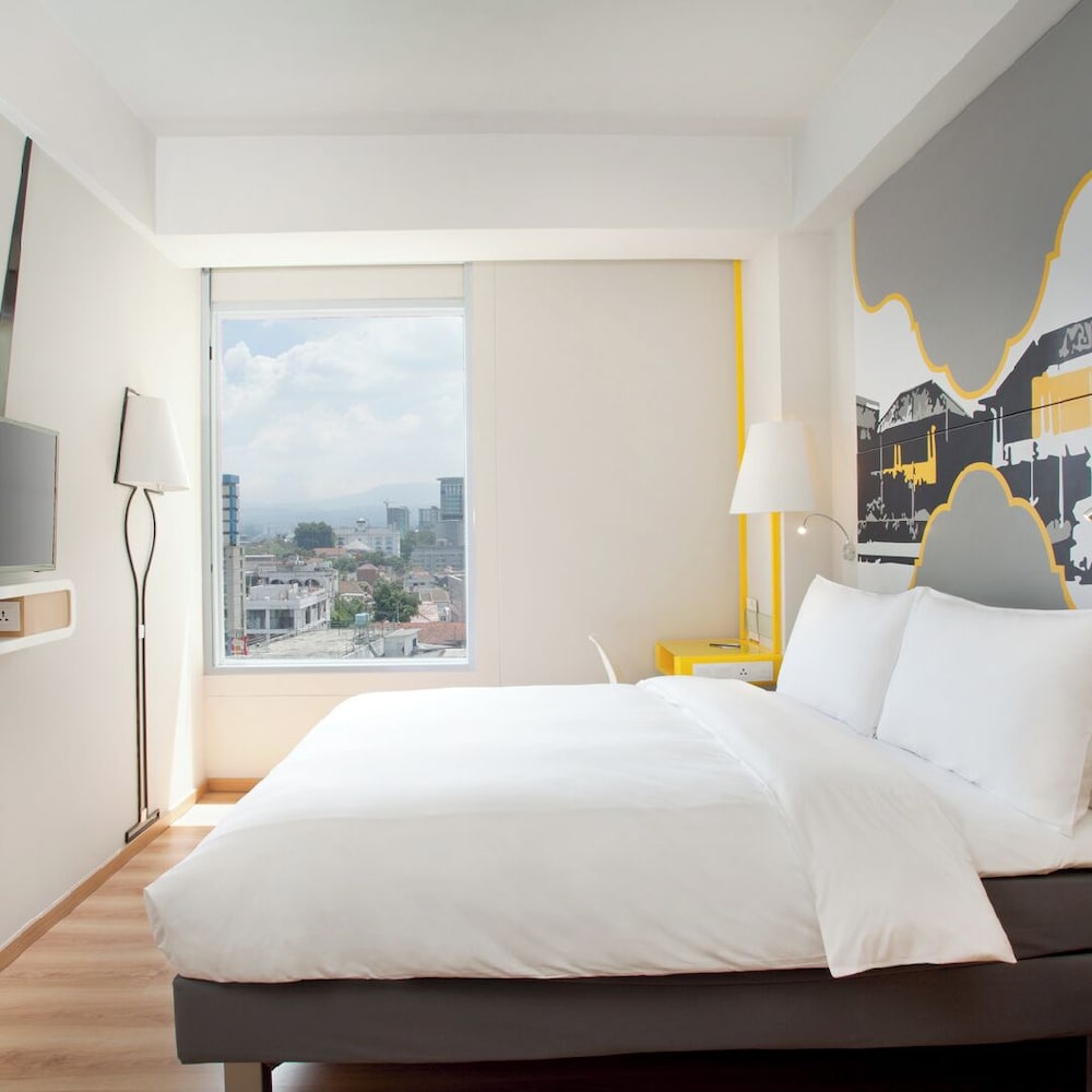 Classic, Queen Bed, Acropolis View