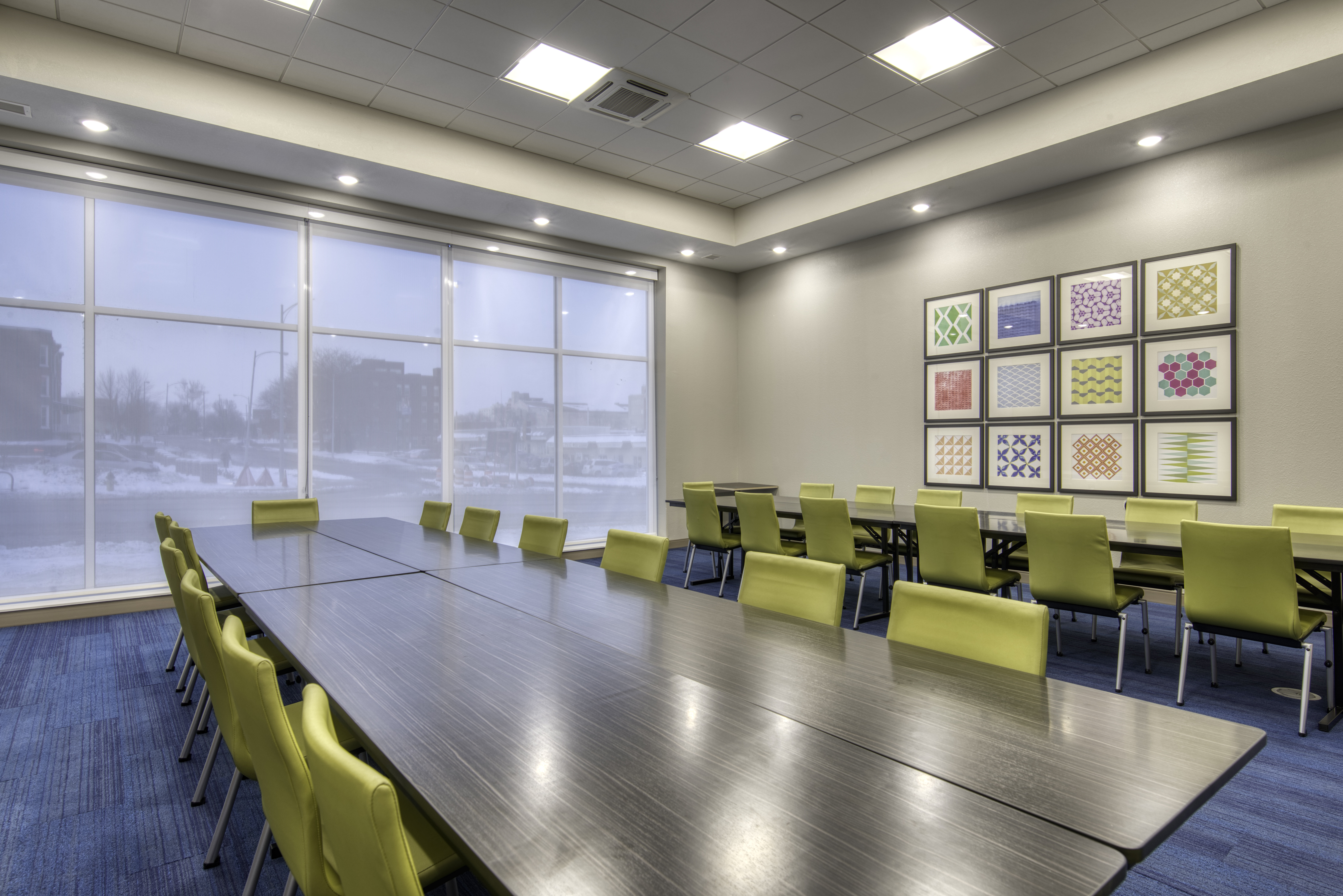 Holiday Inn Express and Suites Omaha Downtown Old Market 34/52