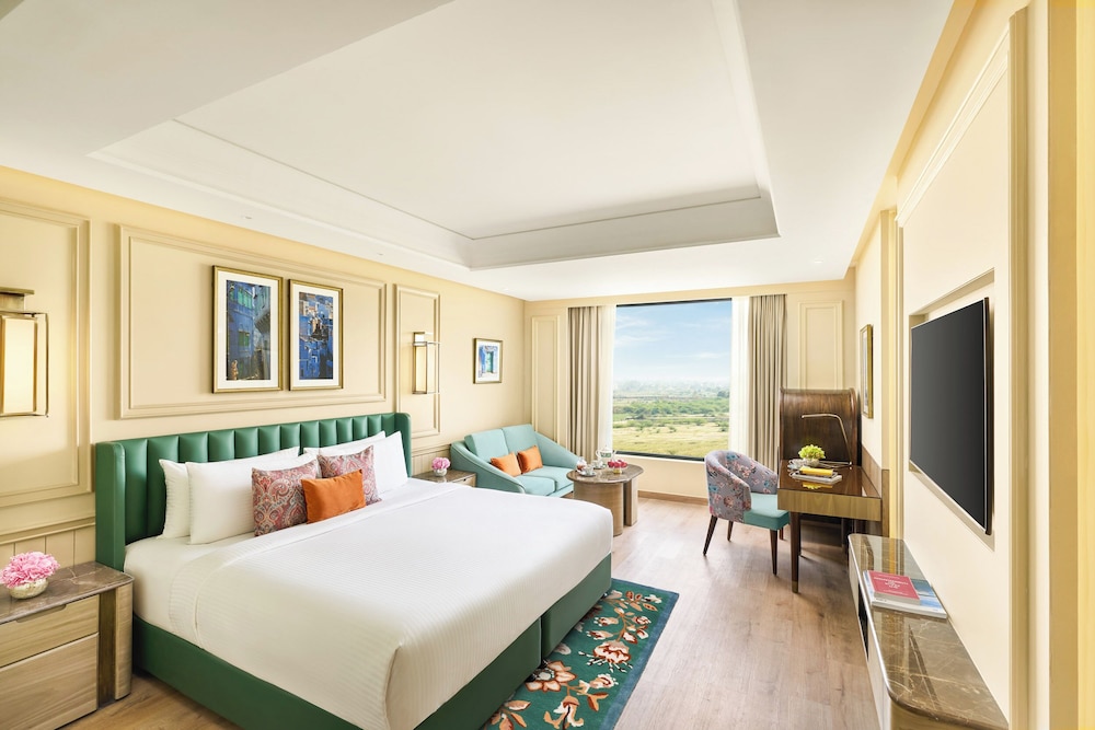Deluxe, King Bed