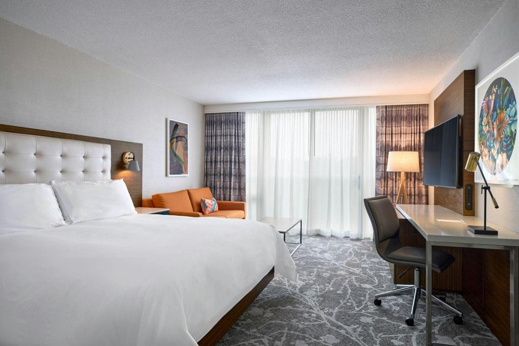 Guest Room, King Bed, High Floor