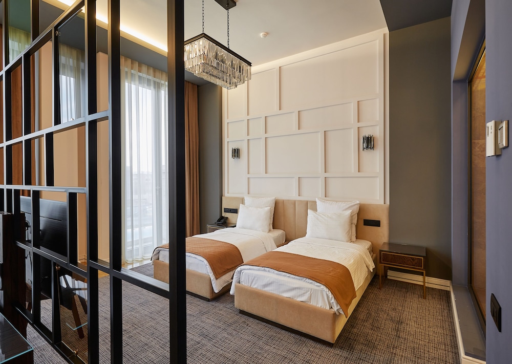 Aghababyan S Hotel 35/77