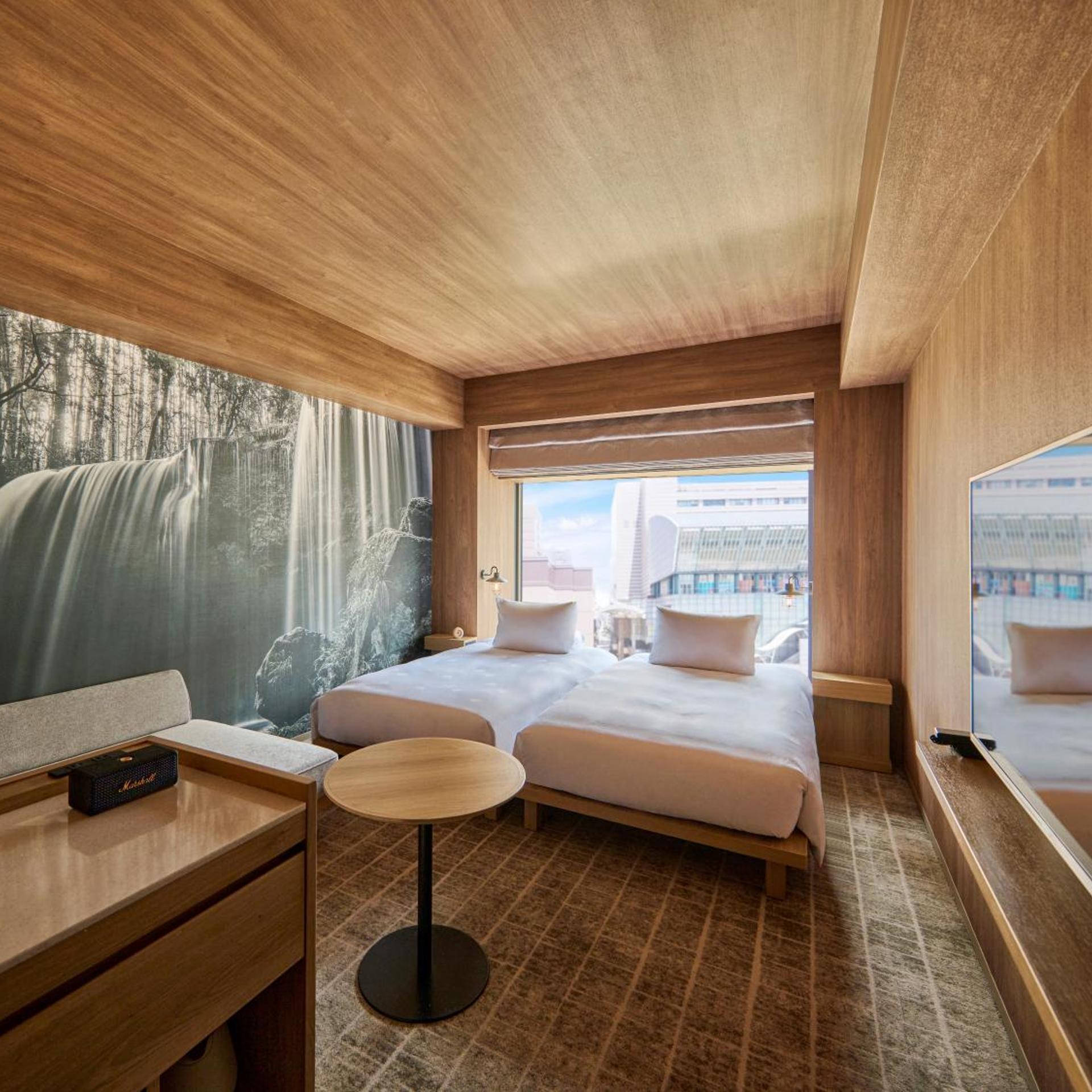 SUPERIOR, TWIN BEDS, RIVER VIEW