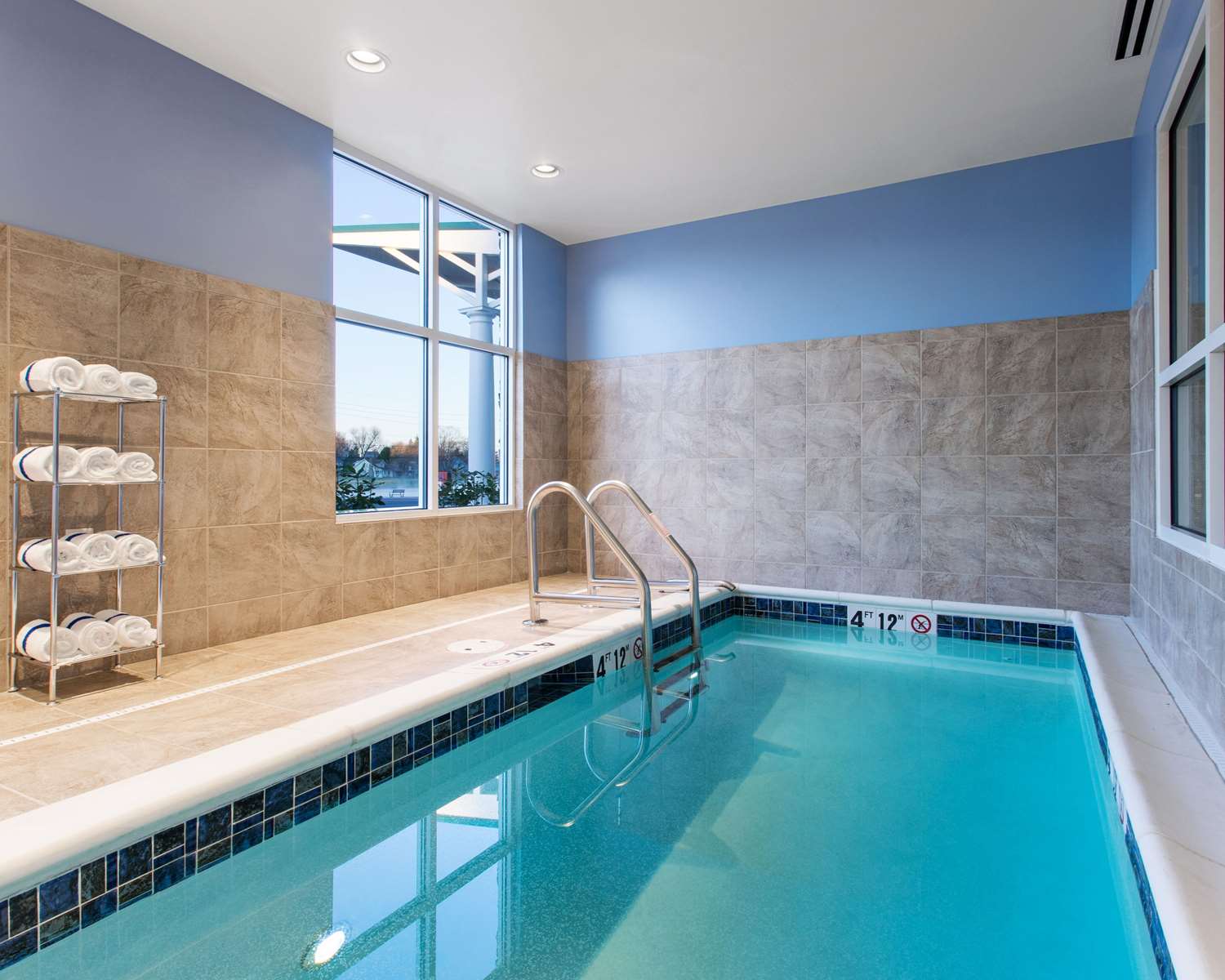 Comfort Suites DuBois Country Club 21/51