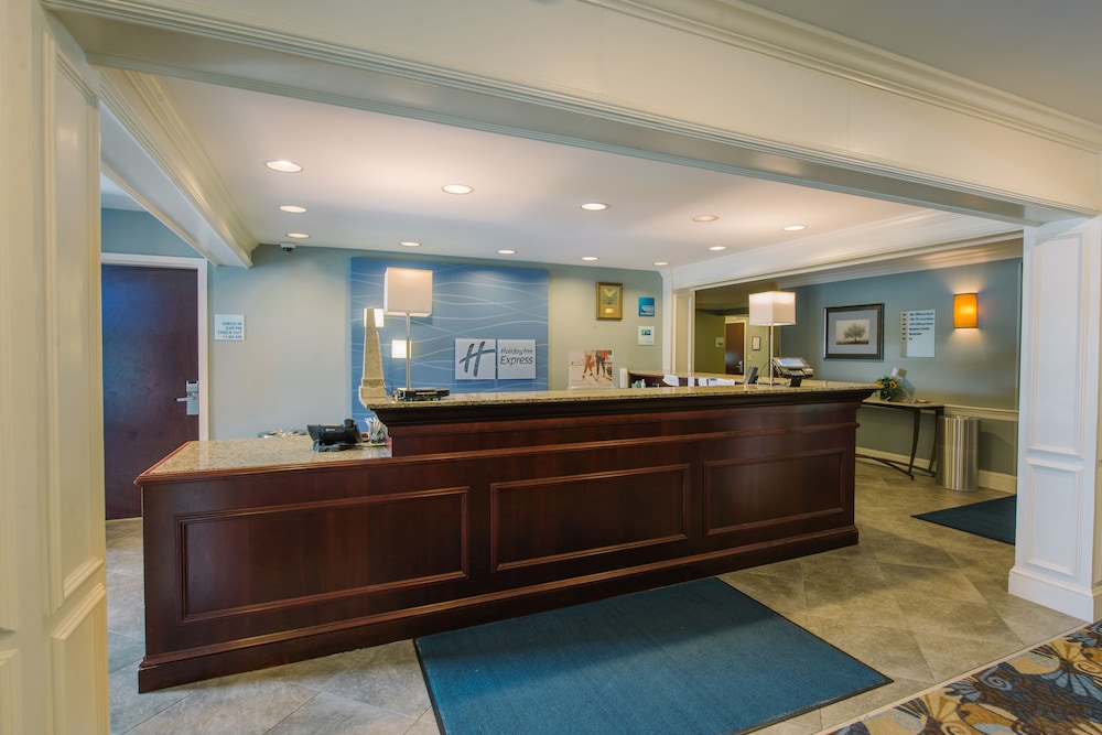 Holiday Inn Express Suites Merrimack 15/55