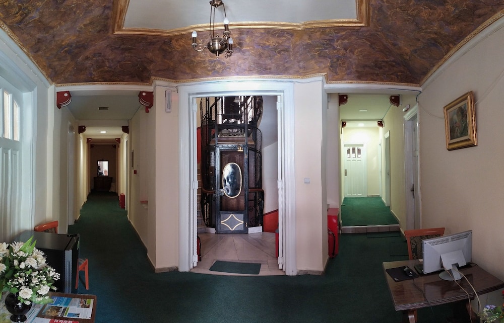 Cecil Hotel 13/70