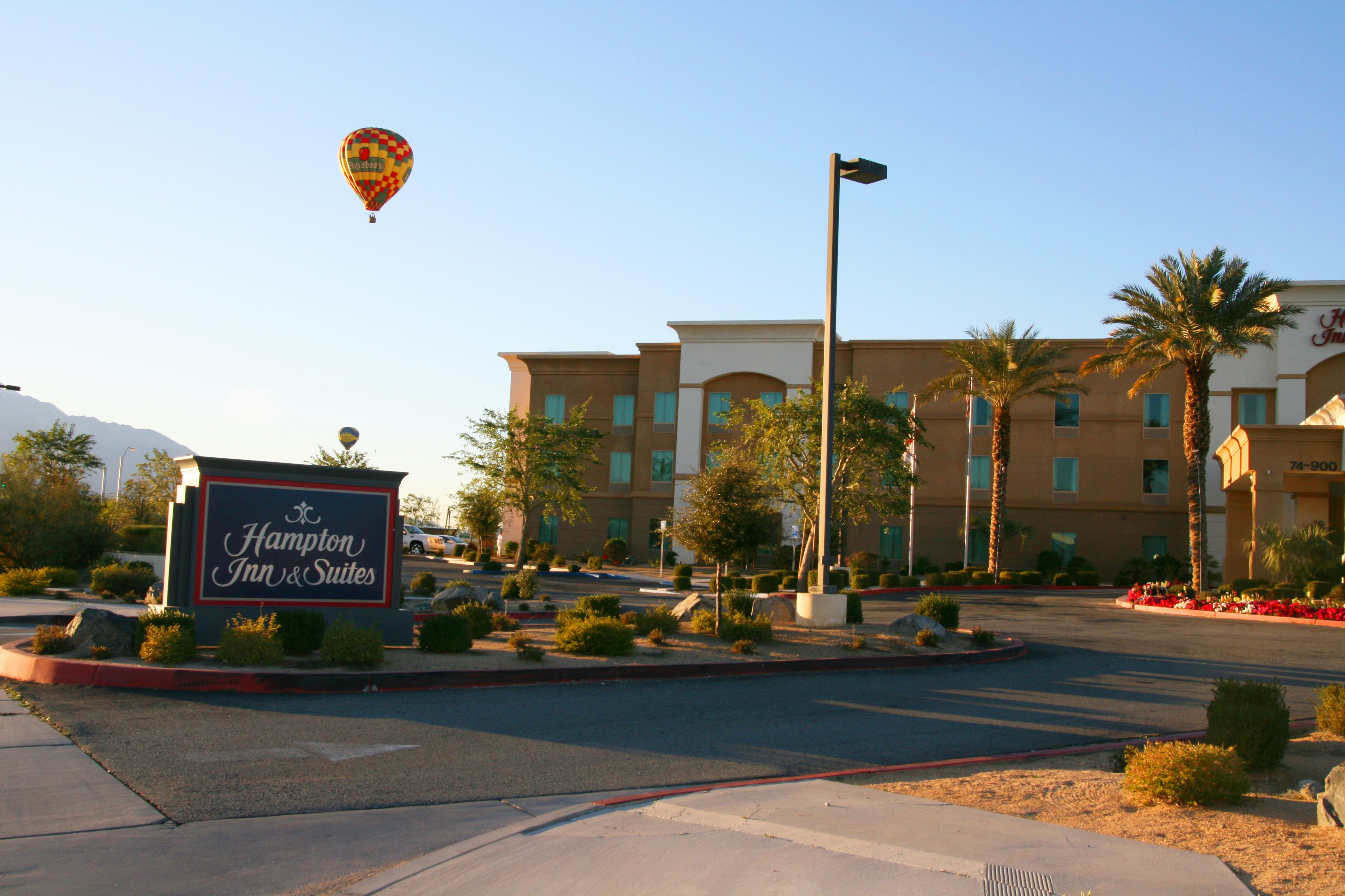 Hampton Inn & Suites Palm Desert 52/64