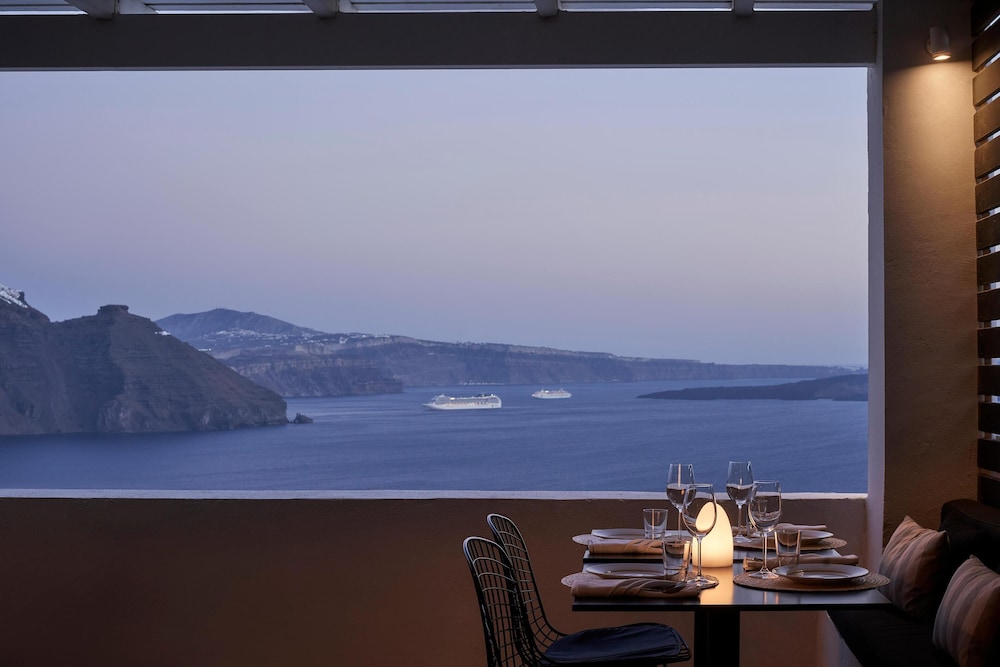 Mr And Mrs White Santorini 80/84