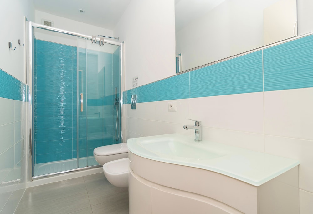 Emily Suites 49/51