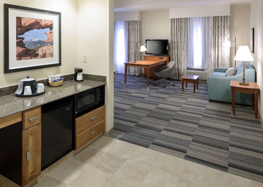 Hampton Inn & Suites Colorado Springs/I-25 South 11/62