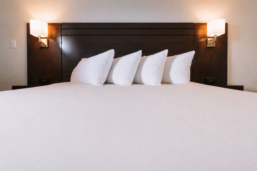 Service Plus Inn and Suites - Grande Prairie 24/62