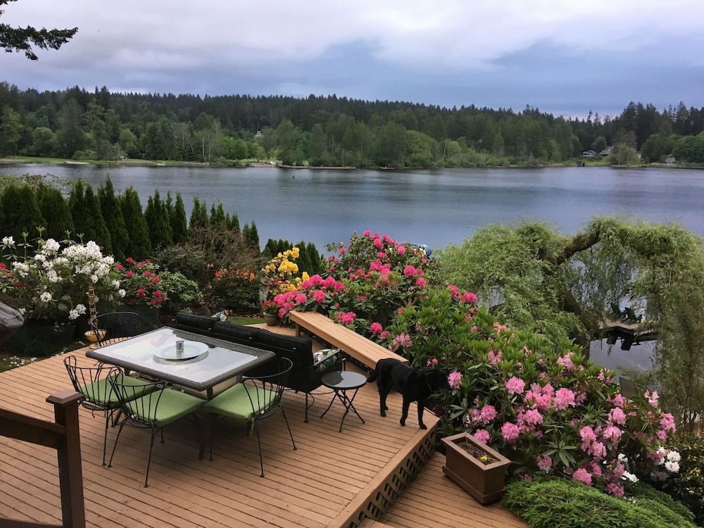 Cottage Lake Bed And Breakfast 42/50