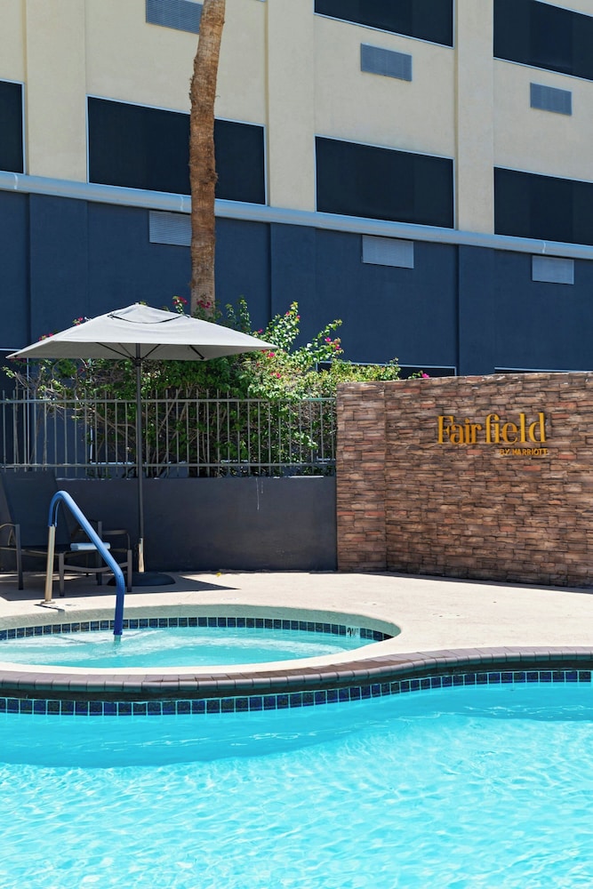 Chandler Hospitality Inn (Holiday Inn Express and Suites Phoenix/Chandler) 26/32