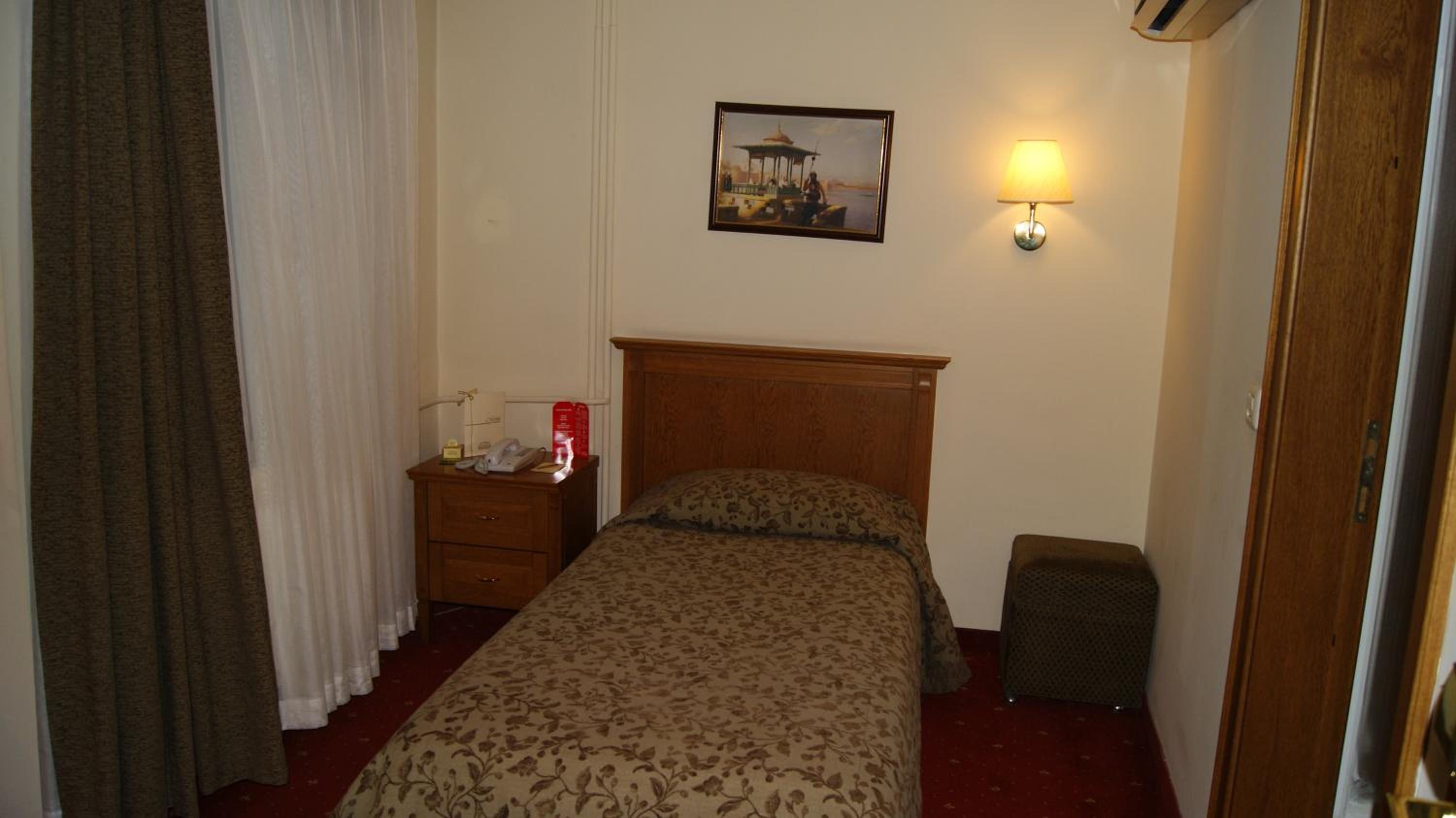 CENTRAL HOTEL 18/50