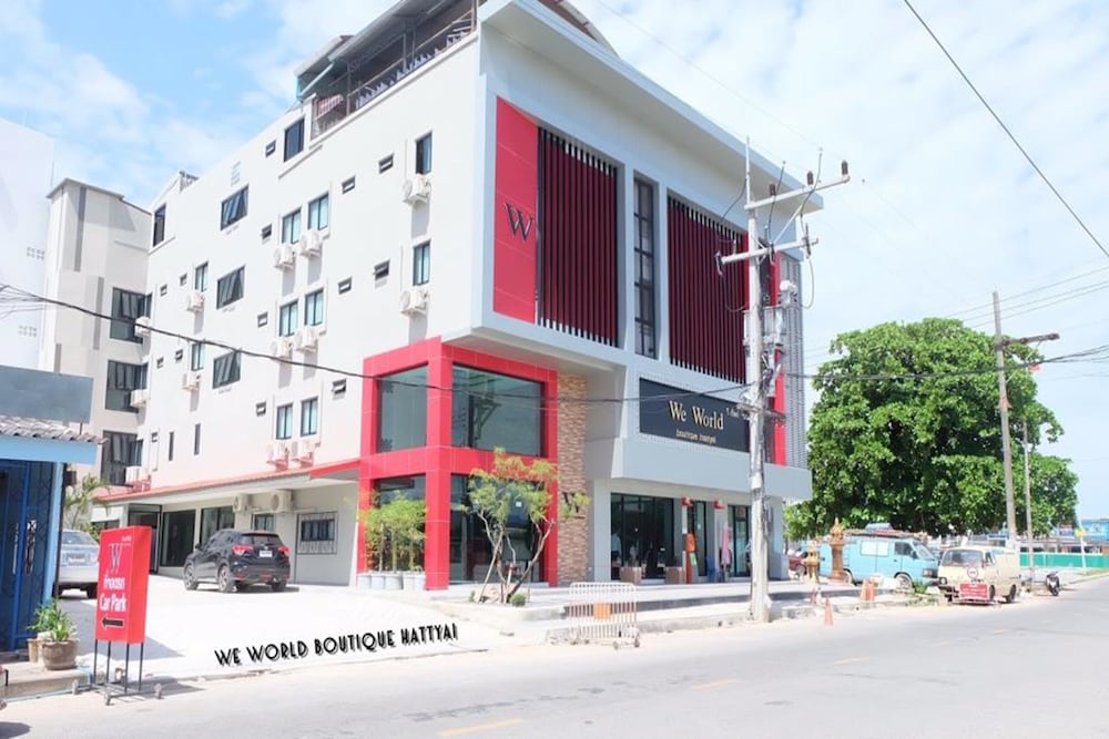 We World Boutique Hatyai 11/56