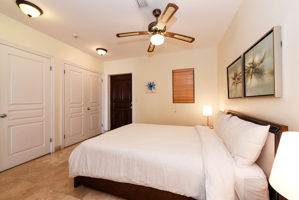 1 BEDROOM, SUITE, COURTYARD VIEW