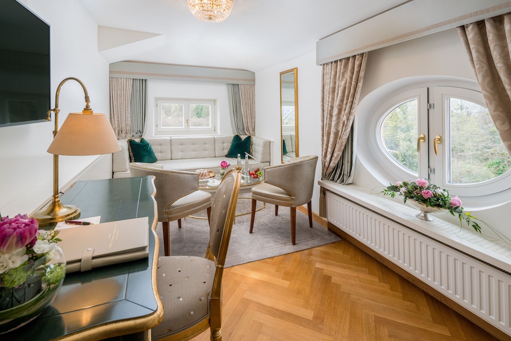 Schloss Monchstein Hotel 58/84