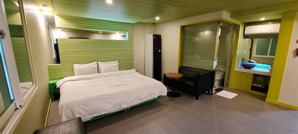 Show Motel Yangsan 10/50